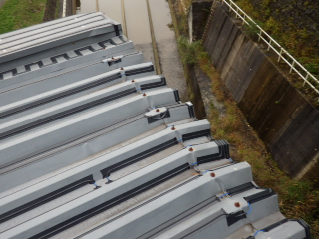 群馬　ダム管理施設　発電所取水口（折板）